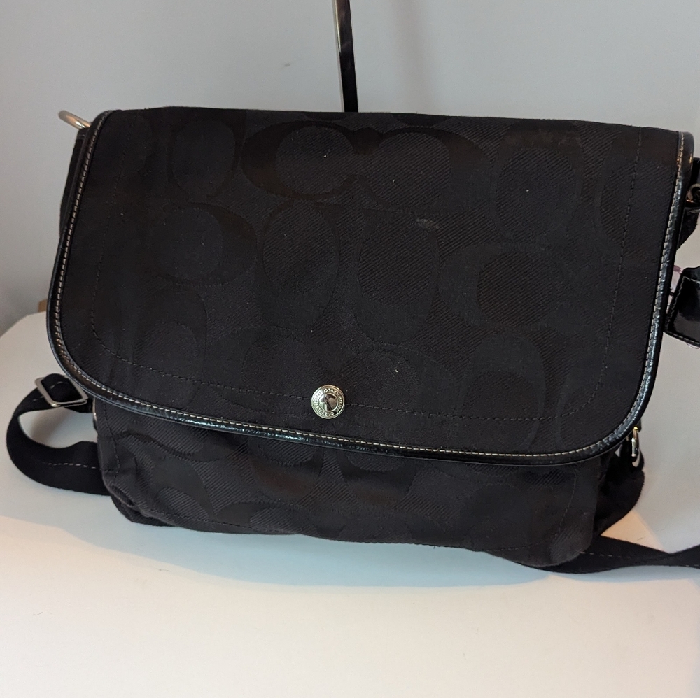 Coach F16553 Black Shoulder Bag with Pink Lining